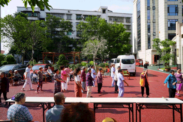 1568605776.gif 640 (5).gif