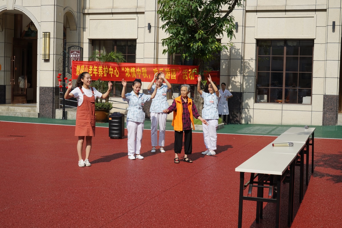 1568605810.jpg 手語(yǔ)舞:你笑起來(lái)真好看.JPG